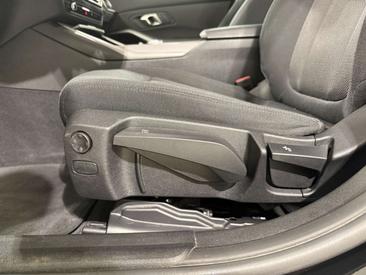 BMW Série 3 Touring 318d — photo 18