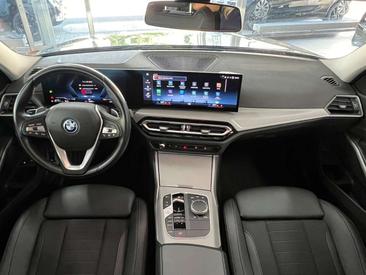 BMW Série 3 Touring 330e — photo 32
