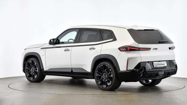 BMW XM 50e — photo 2