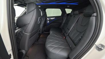 BMW XM 50e — photo 7