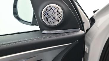 BMW XM 50e — photo 14