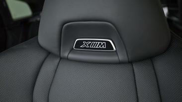 BMW XM 50e — photo 17
