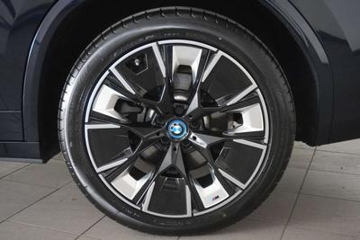 BMW iX3 M