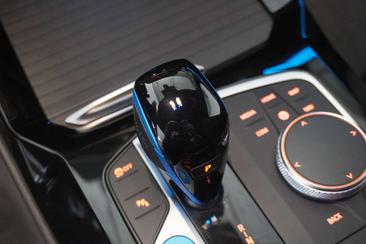 BMW iX3 M — photo 13