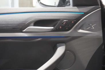 BMW iX3 M — photo 25