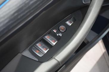 BMW iX3 M — photo 26
