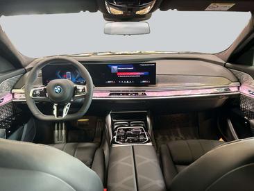 BMW I7 M70 XDrive — photo 12