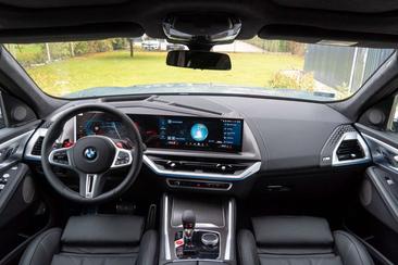BMW XM 50e — photo 7