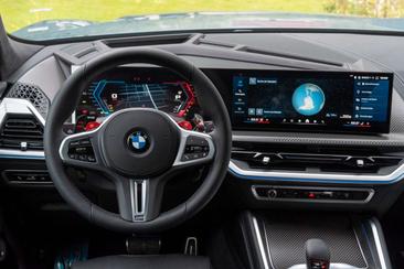 BMW XM 50e — photo 8