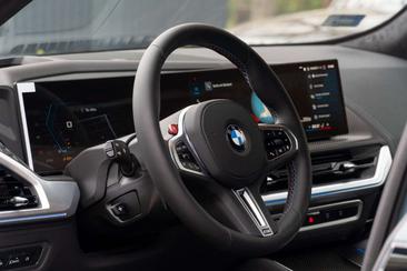BMW XM 50e — photo 11