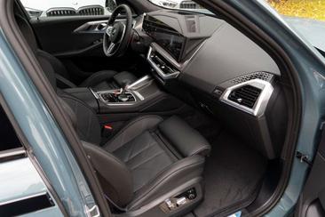 BMW XM 50e — photo 13