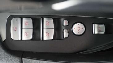 BMW iX3 M Sport — photo 33