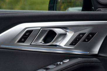 BMW XM 50e — photo 19