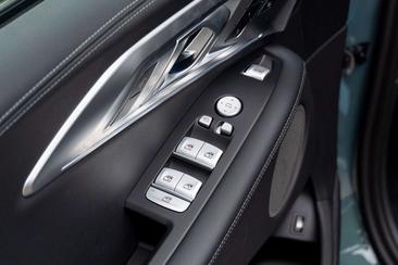 BMW XM 50e — photo 21