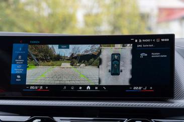 BMW XM 50e — photo 25