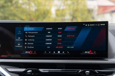 BMW XM 50e — photo 27