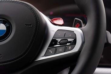 BMW XM 50e — photo 29