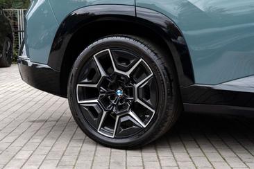 BMW XM 50e — photo 34
