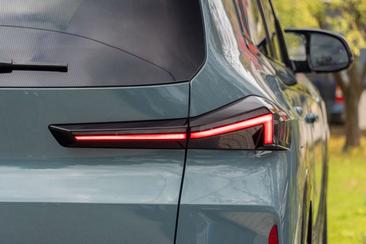 BMW XM 50e — photo 35