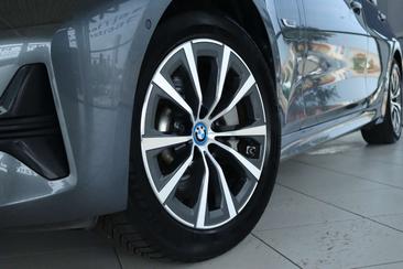 BMW Série 3 Business 330e — photo 8