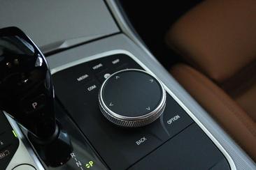 BMW Série 3 Business 330e — photo 24