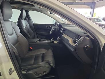 Volvo XC60 B5 Inscription — photo 11