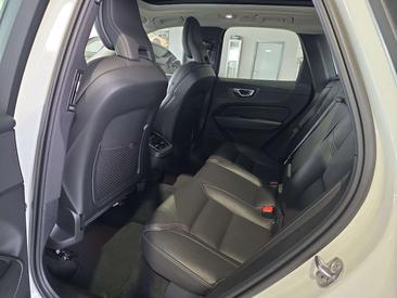 Volvo XC60 B5 Inscription — photo 17