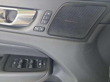 Volvo XC60 B5 Inscription — photo 18