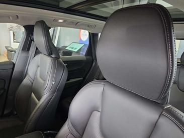 Volvo XC60 B5 Inscription — photo 20