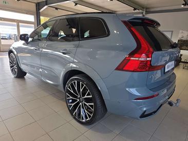 Volvo XC60 B5 R-Design — photo 10