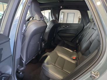 Volvo XC60 B5 R-Design — photo 17