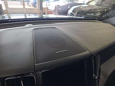 Volvo XC60 B5 R-Design — photo 19