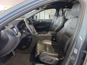Volvo XC60 B5 R-Design — photo 21