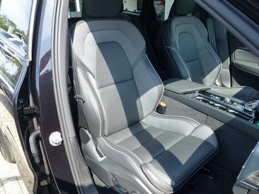 Volvo XC60 B5 Plus — photo 9