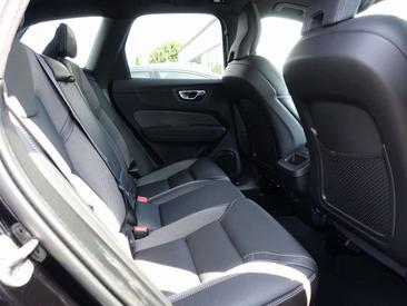 Volvo XC60 B5 Plus — photo 10
