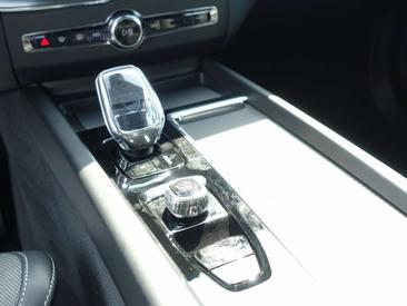 Volvo XC60 B5 Plus — photo 15