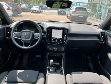 Volvo XC40 Recharge Core — photo 11