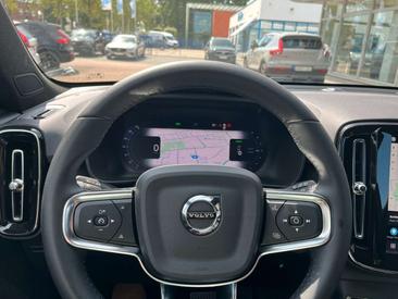 Volvo XC40 Recharge Core — photo 12