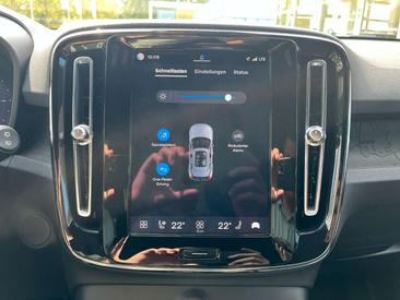 Volvo XC40 Recharge Core — photo 20