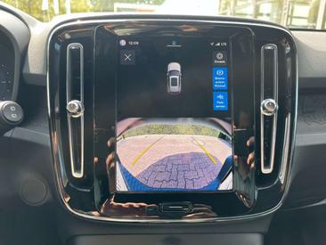 Volvo XC40 Recharge Core — photo 21