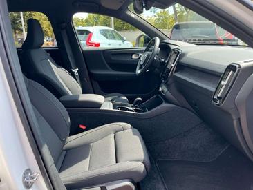 Volvo XC40 Recharge Core — photo 23