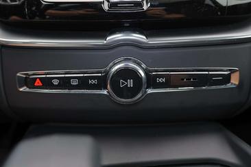 Volvo XC60 T6 Recharge Core — photo 9