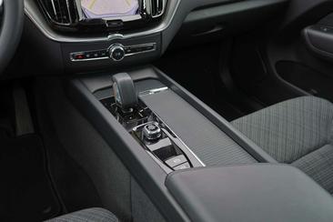 Volvo XC60 T6 Recharge Core — photo 10