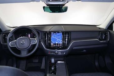 Volvo XC60 T6 Recharge Core — photo 17