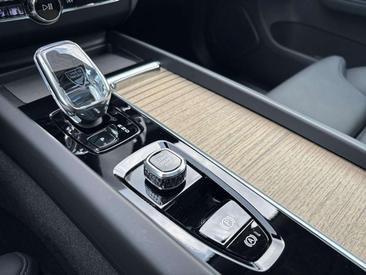 Volvo XC60 B5 Plus — photo 17