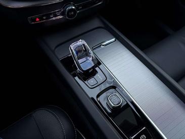 Volvo XC60 B5 Plus — photo 17