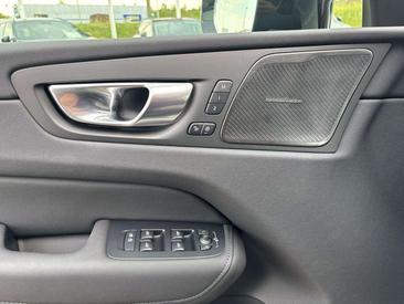 Volvo XC60 B5 Plus — photo 20