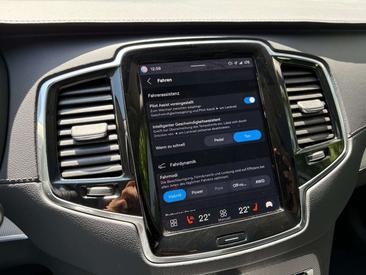 Volvo XC90 T8 — photo 23