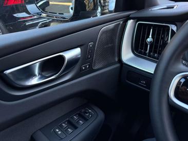 Volvo XC60 B5 Plus — photo 19