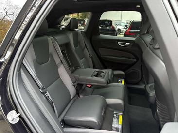 Volvo XC60 B5 Plus — photo 11